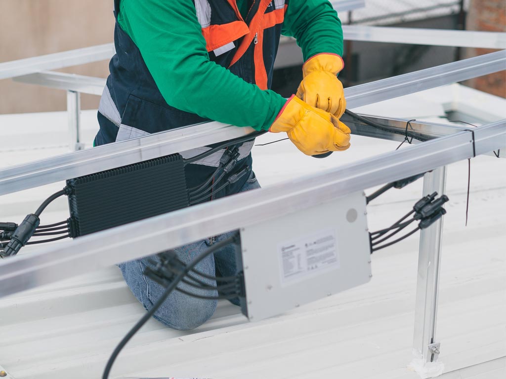 pose sur toiture cadre panneau photovoltaïque