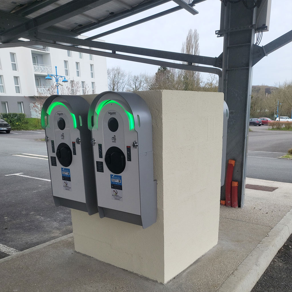 borne recharge irve sous ombriere solaire parking