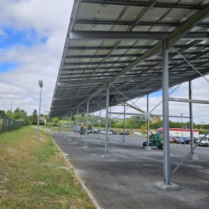 aire stationnement ombrière poids lourd panneaux photovoltaïques chevanceau 17