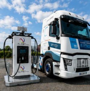 camion borne recharge electrique mobile alaneo